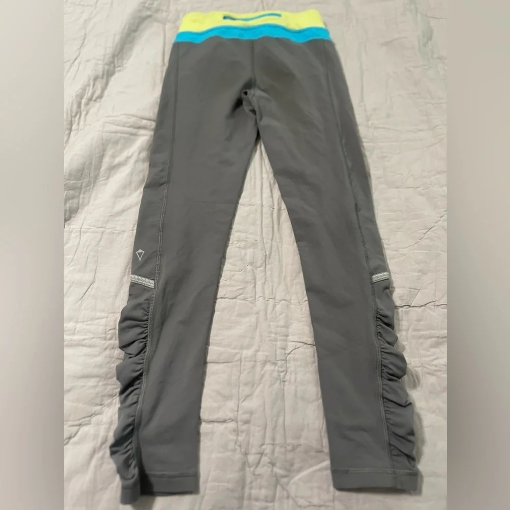 Ivivva Size  6 Leggings Gray Blue Green Rusched Legs